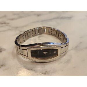 Guess Womens Stainless Steel Bracelet Watch With Black Face